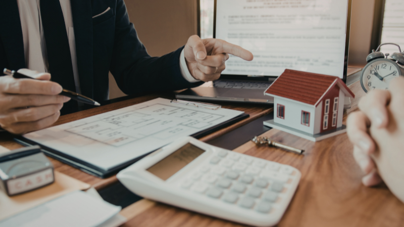 Según Alex Nabuco dos Santos, incluso en contextos inestables, la valorización inmobiliaria sigue patrones analizables.